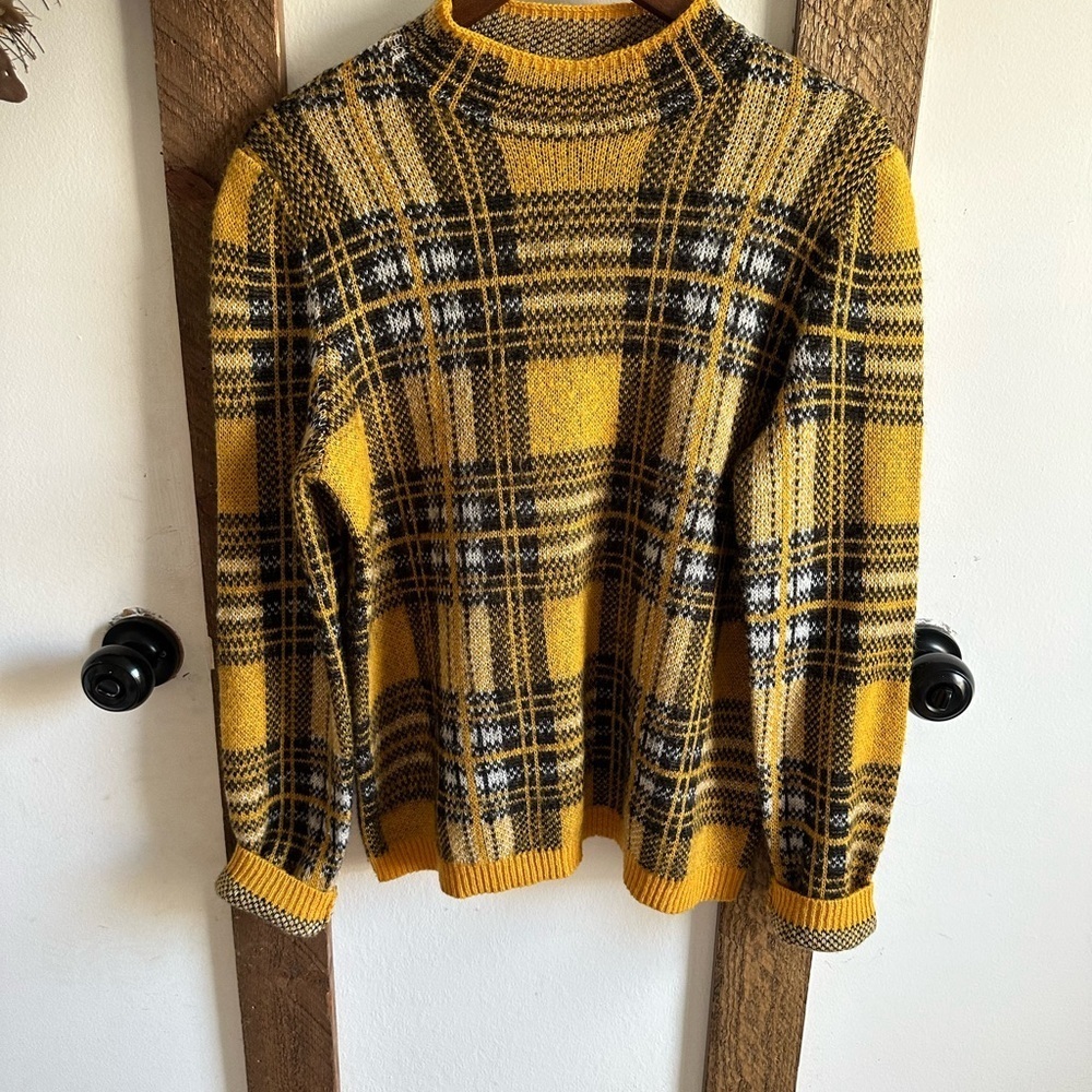Women's Apt. 9 + Cara Santana Plaid Sweater Size Medium Cozy Soft - Picture 13 of 16